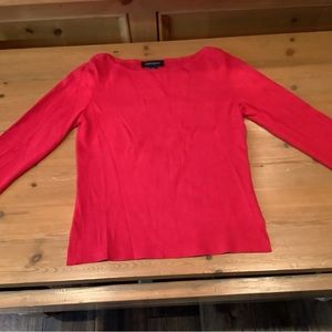 CABLE & GUAGE.SOLID RED KNIT BOAT NECK 3/4 SLEEVE TOP. SMALL